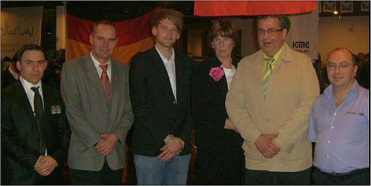 Manuel Fritsch,Matthias Heiken,Mechthild Heiken,Peter Klipsch zu Gast bei der türkischen Gemeinde. Hier zusammen mit den Bestwigern Faruk Eldeniz (links außen) und Mehmet Sinoplu (rechts außen)